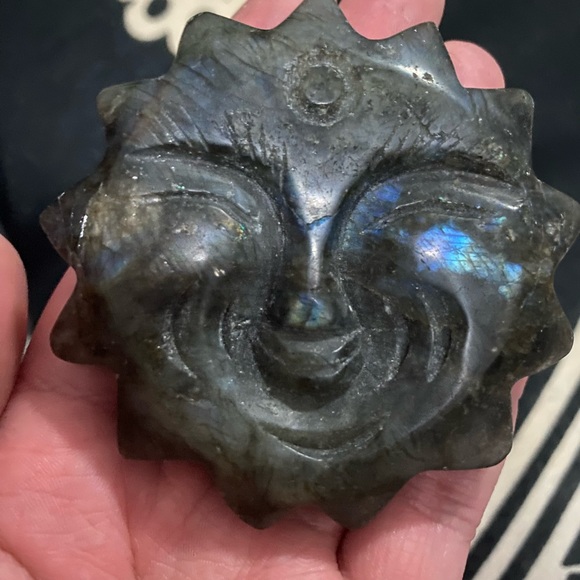 Labradorite Sun Carving - Picture 4 of 5